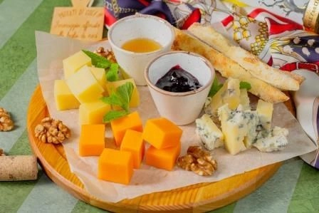 Ассорти европейских сыров