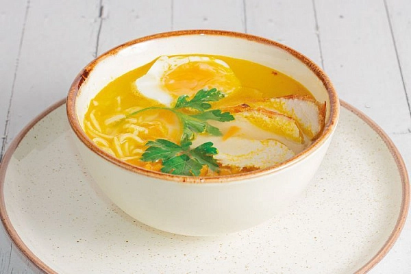 Суп куриный с лапшой и яйцом