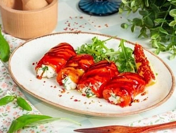 Рулетики из печеного перца