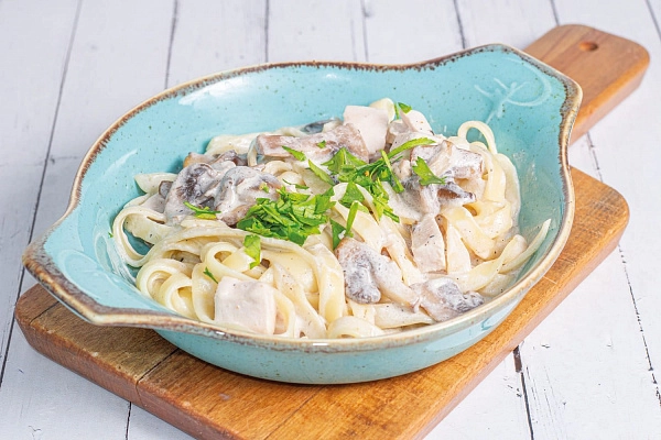 Фетучини с цыплёнком и грибами
