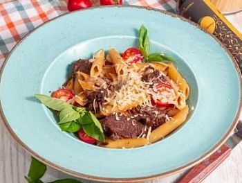 Пенне с говяжьими щечками в соусе Демиглас