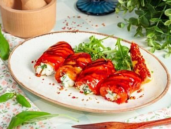 Рулетики из печеного перца