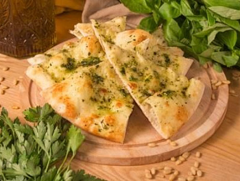 Фокачча с соусом Песто