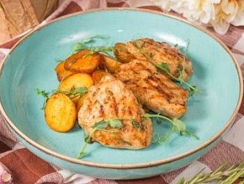 Куриные медальоны с молодым картофелем